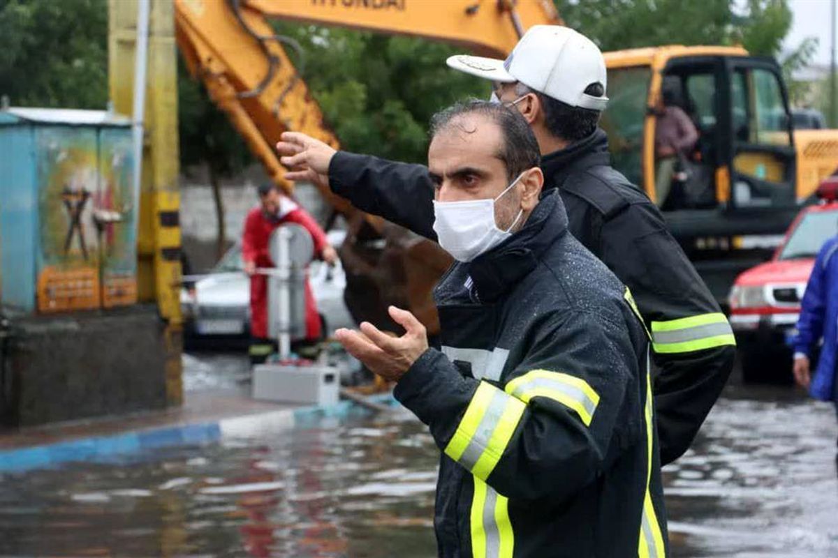 بازدید میدانی شهردار رشت از روند رفع آبگرفتگی معابر