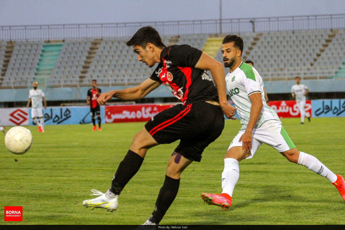 مدافع پرسپولیس در مشهد می‌ماند