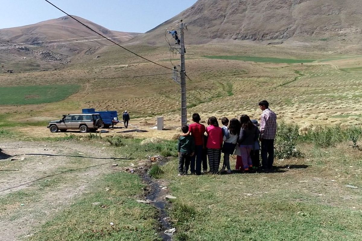 کلنگ زنی۲۳ پروژه بهینه سازی شبکه برق روستایی در آذربایجان غربی