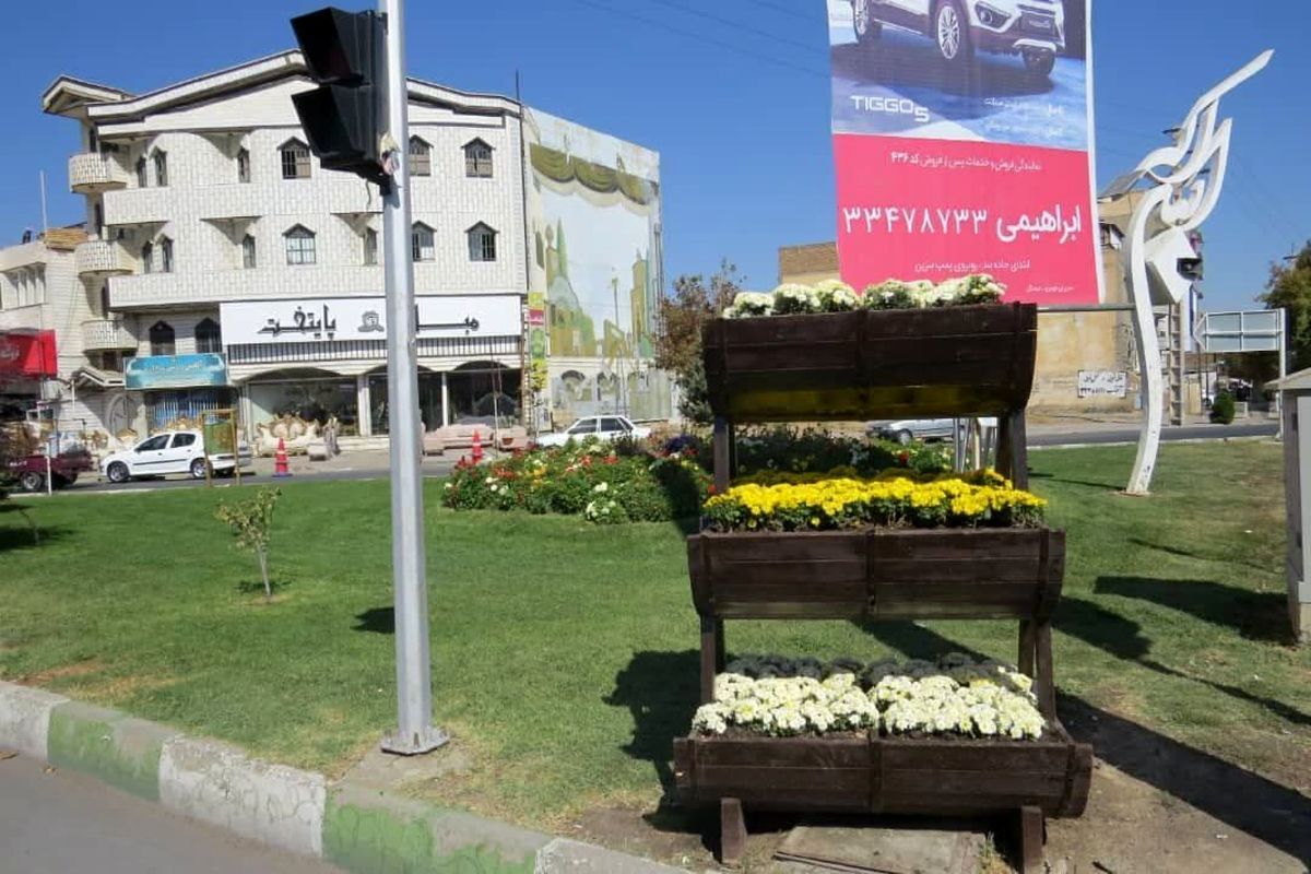 جانمایی ۱۵۰ گلدان چوبی و پائیزی در ارومیه