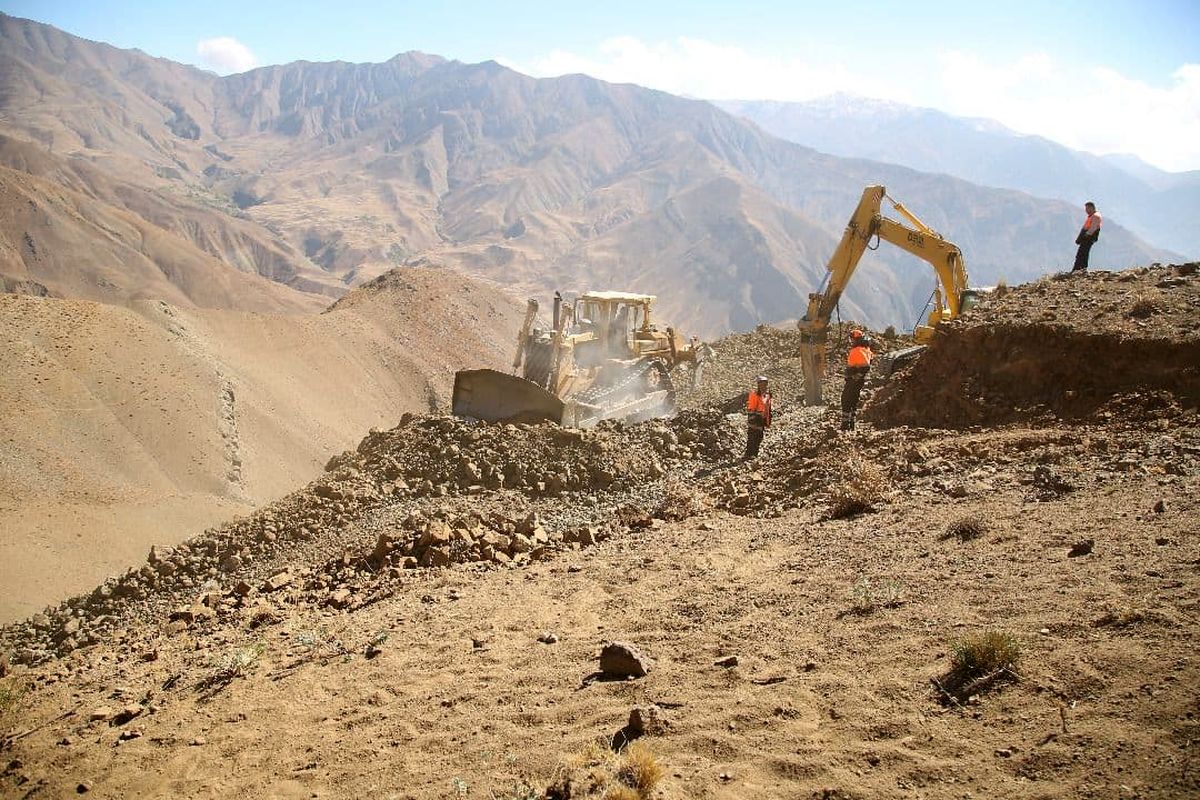 ساخت راه ارتباطی برای آخرین روستای بدون راه استان قزوین آغاز شد