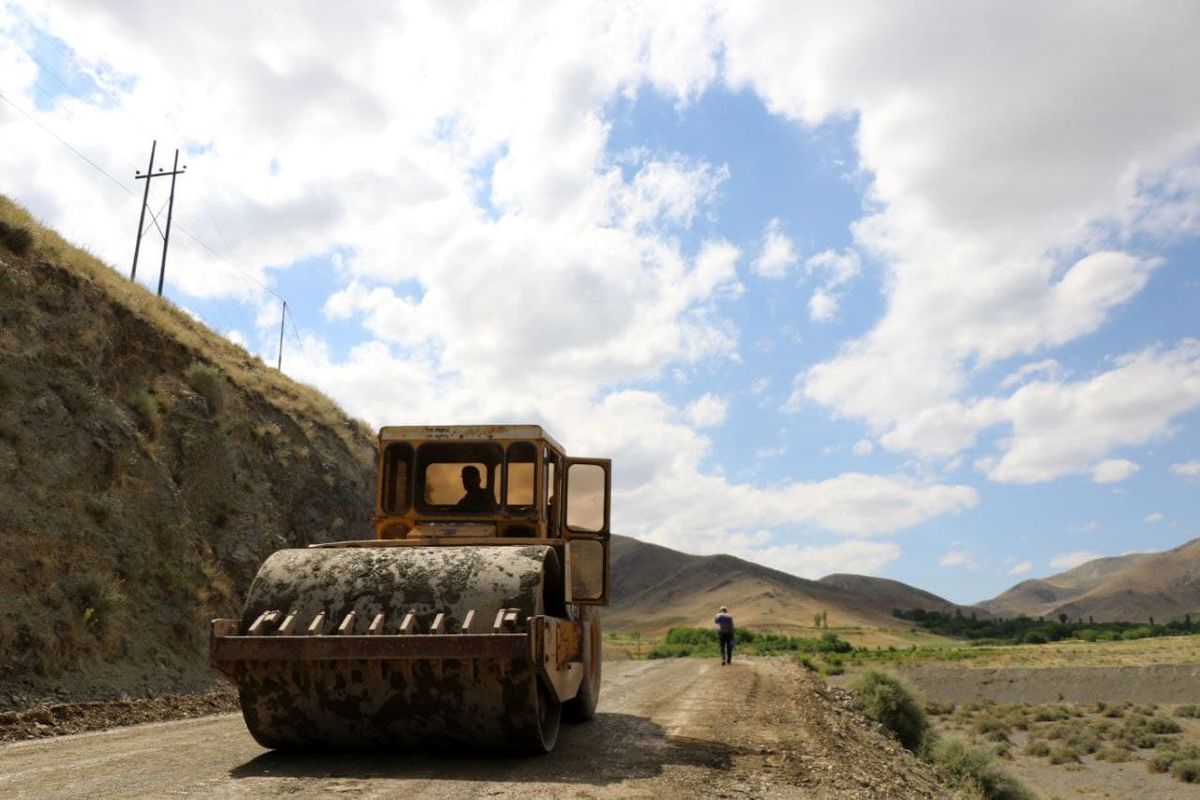 بیش از ۵۵ کیلومتر راه روستایی در خوی در دست احداث است