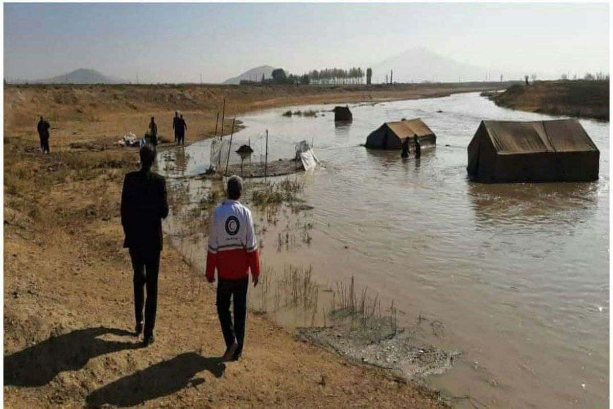 آبگرفتگی خانوارهای عشایری  ازنا بر اثر رها شدن آب سد حوضیان