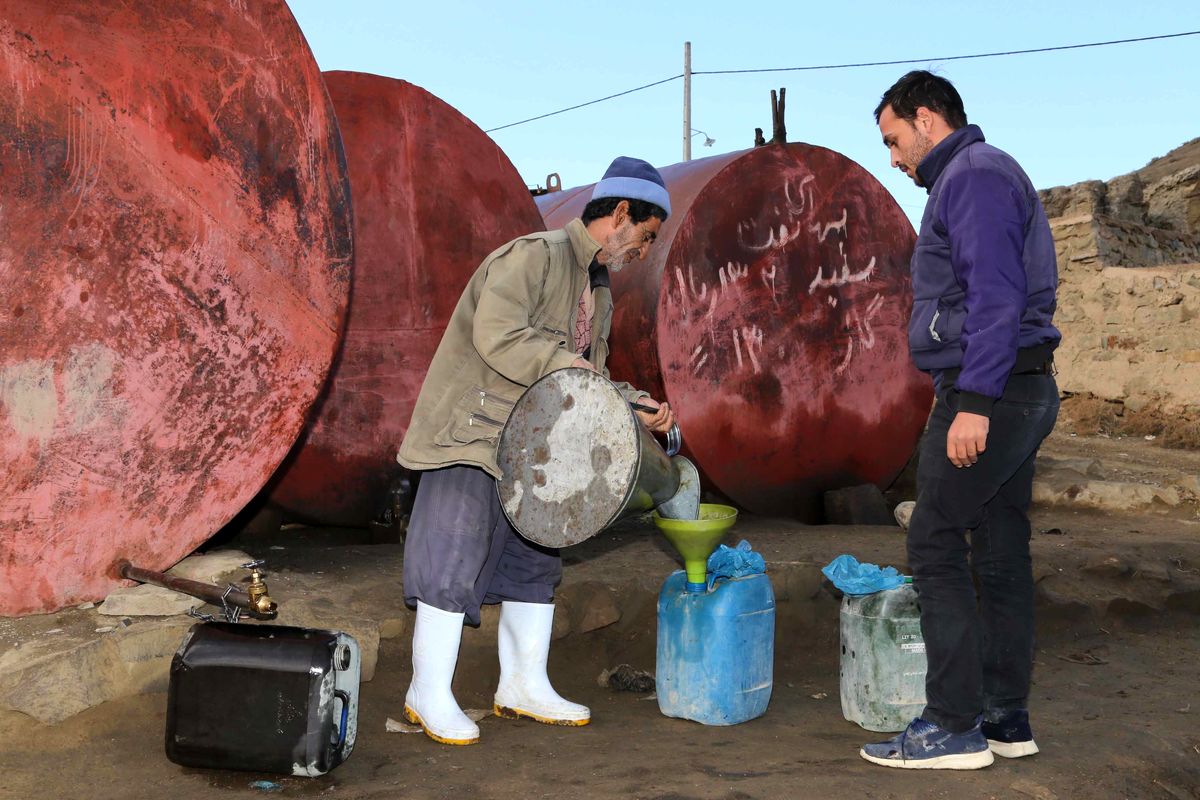 نفت سفید برای زمستان ۴۰۷۶ خانوار روستایی فاقد گاز طبیعی در استان خراسان شمالی ذخیره سازی شد