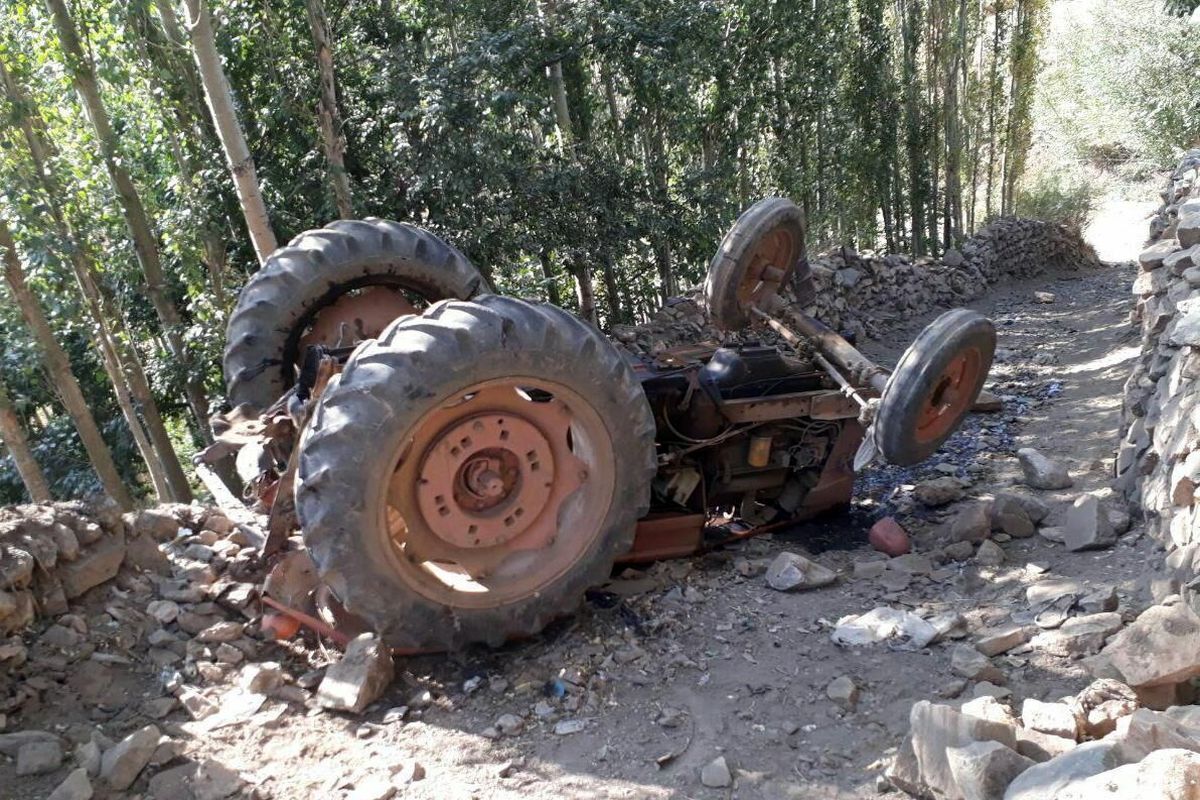 جان باختن کشاورز ۶۸ ساله نکایی در اثر واژگونی تراکتور