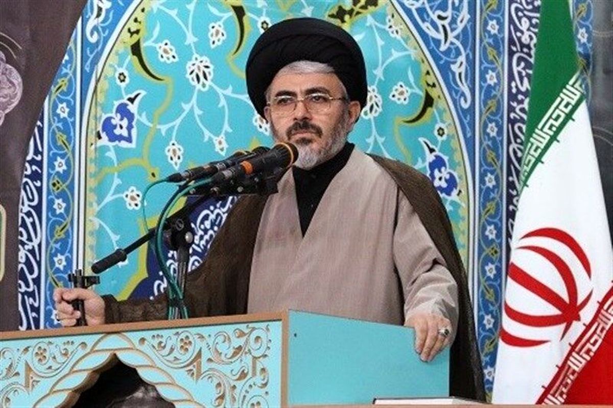 امام جمعه ارومیه : زمینه جذب سرمایه گذار جهت توسعه استان فراهم شود