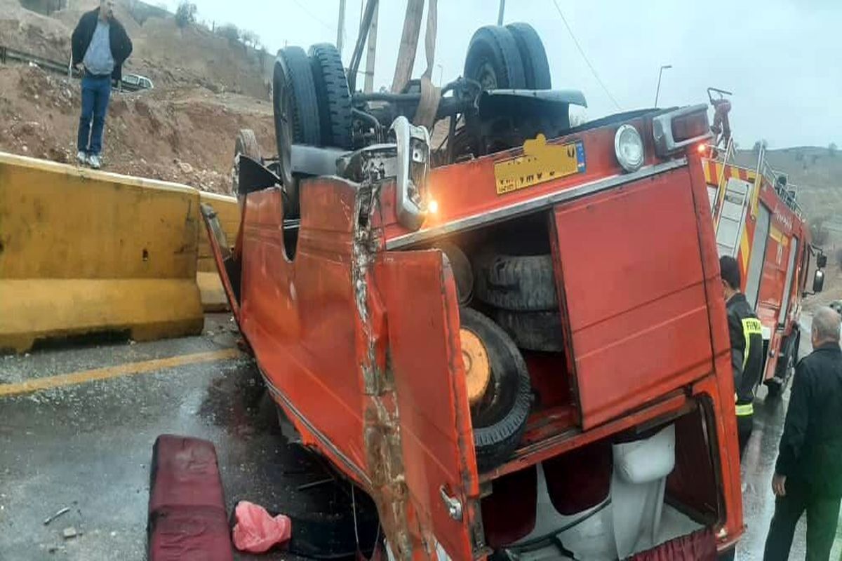 ۱۱ مصدوم  در واژگونی یک مینی بوس در لرستان