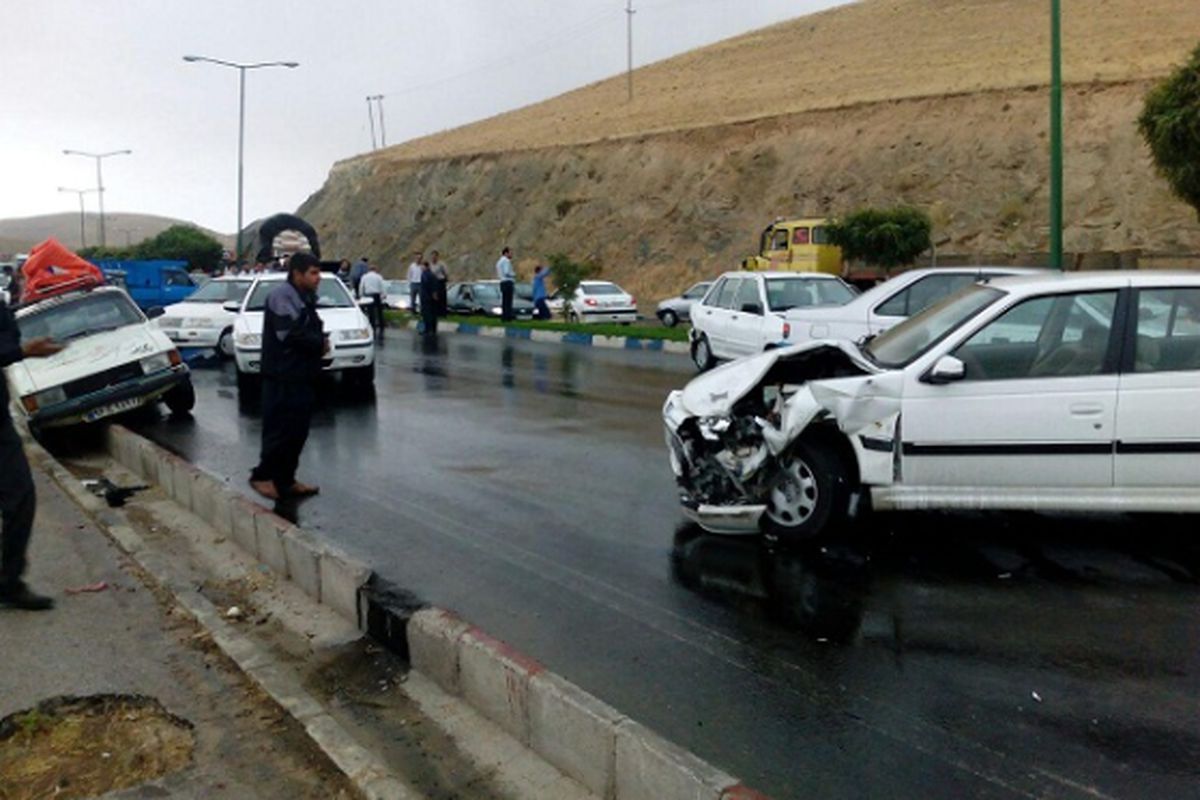 تصادف زنجیره ای در قزوین ۲۶ مصدوم برجای گذاشت