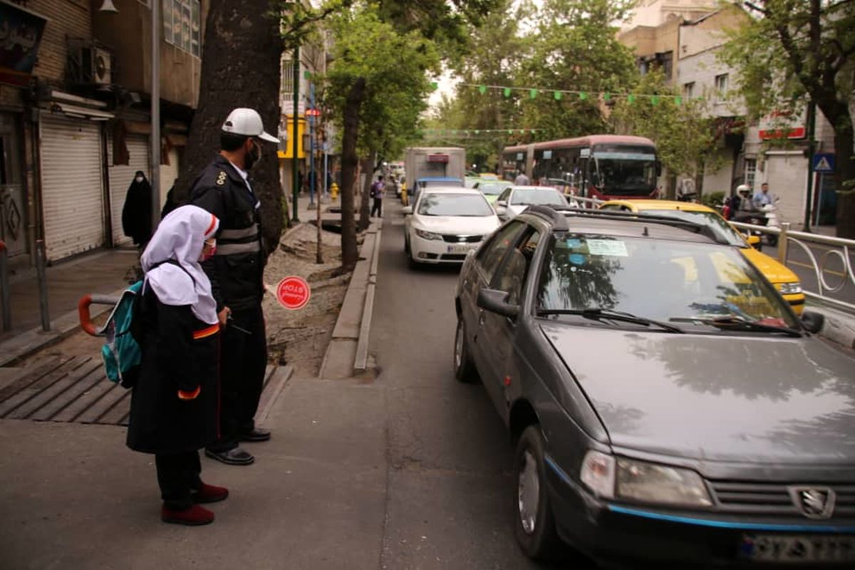 افزایش شاخص‌های آلودگی هوا و سنگین شدن ترافیک با بازگشایی مدارس/ دغدغه والدین بیشتر از همیشه