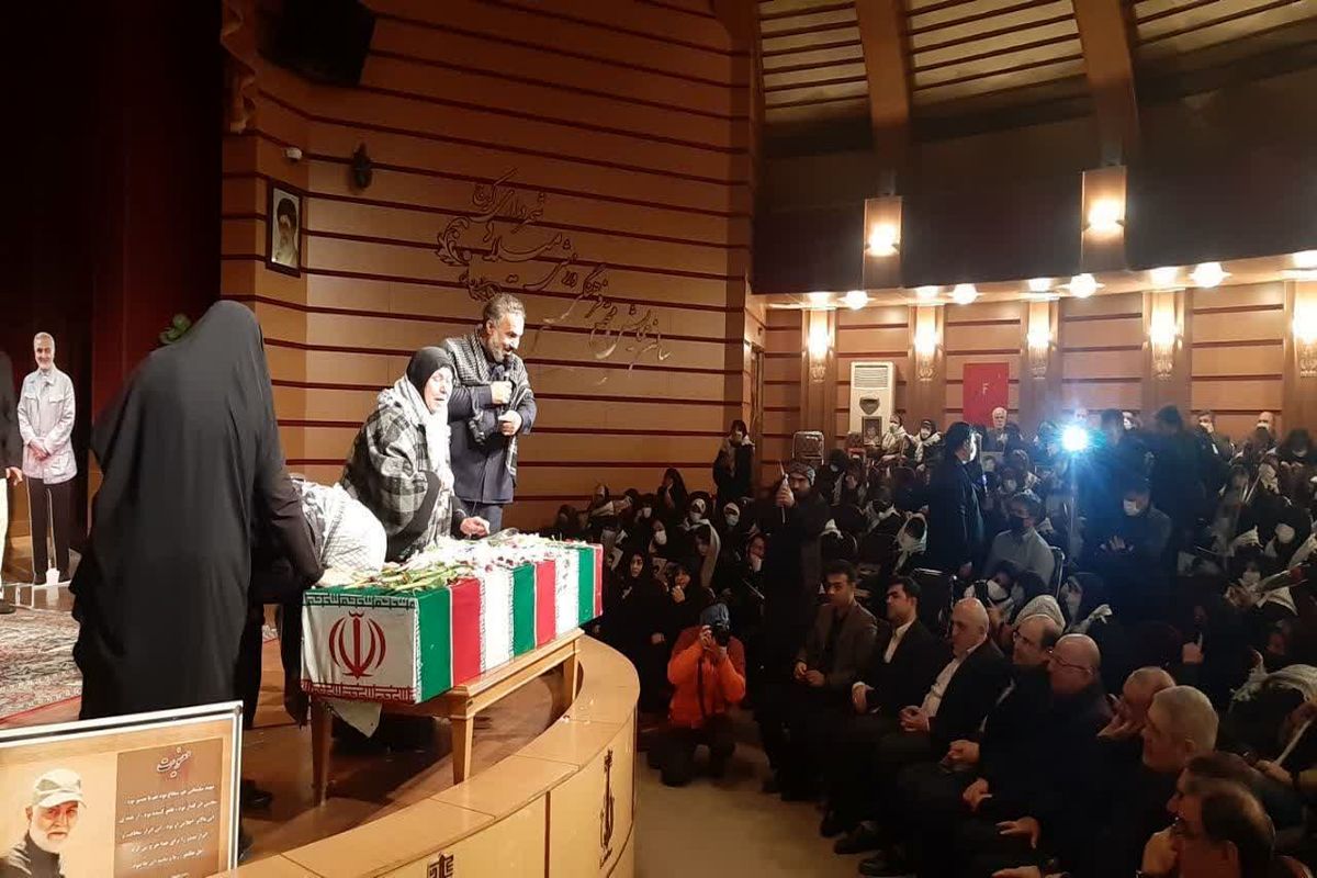 مراسم تشییع شهدای گمنام و تجلیل از مادران و همسران شهدا در کرج برگزار شد