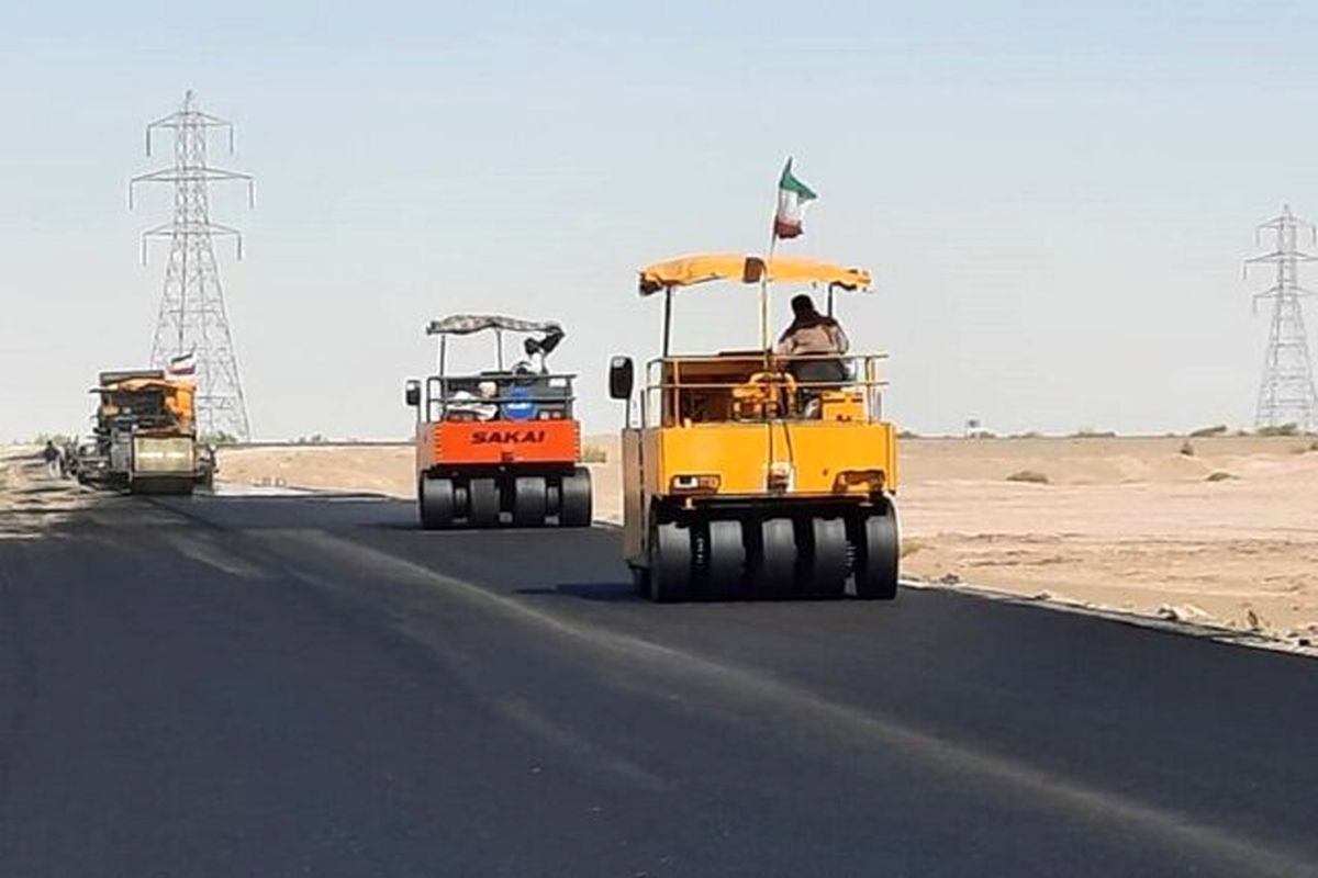 آغاز عملیات اجرایی آسفالت ۱۵ کیلومتر باند دوم در محور زاهدان - بیرجند