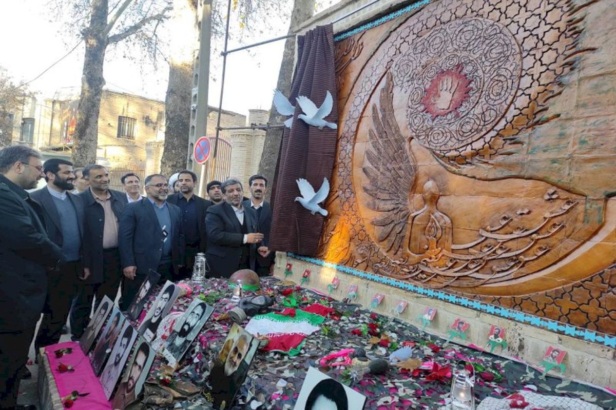 رونمایی  از یادمان شهدا در ورودی قلعه فلک‌الافلاک خرم آباد