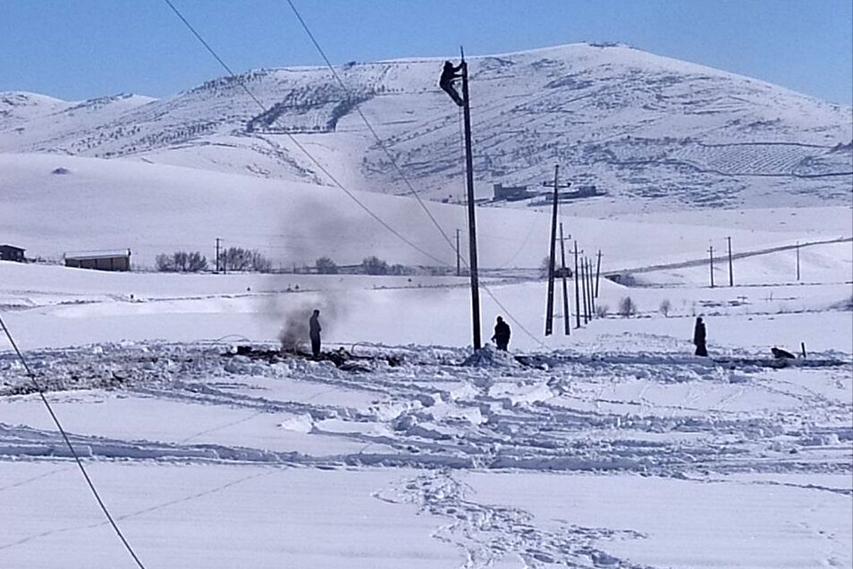 بارش برف سنگین برق ۵۶ روستای کردستان را قطع کرد