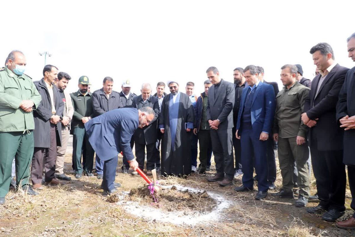 کلنگ زنی بوستان بانوان الیگودرز با حضور استاندار لرستان