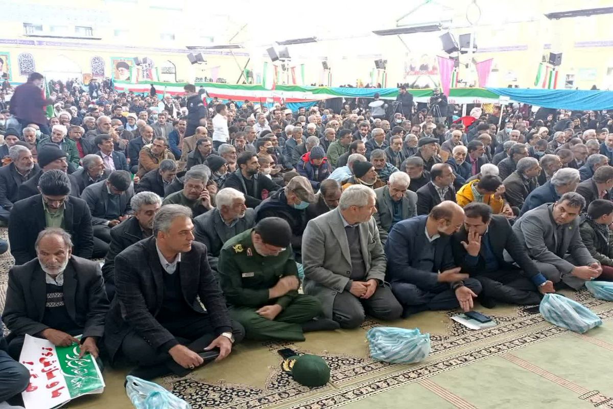 حضور مدیرکل ورزش و جوانان کرمان در راهپیمایی ۲۲ بهمن/پاریزی: توطئه‌های دشمن برای جدا کردن مردم از نظام و انقلاب شکست خورده است