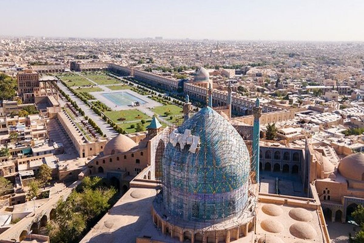 آغاز فاز اول مطالعاتی گنبد مسجد امام با همراهی ایکوموس/ خروج ۵۰ گونی فضولات پرندگان از داخل پوسته گنبد