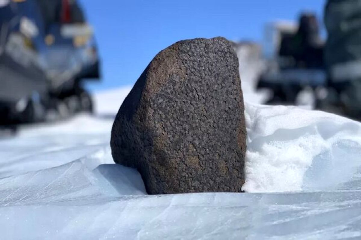 کشف سنگ فضایی عجیب روی کره زمین!