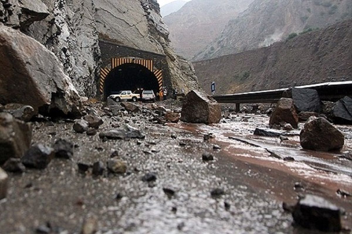 ریزش بتن ورودی اتوبان تهران به شمال ۱۲ مصدوم برجای گذاشت