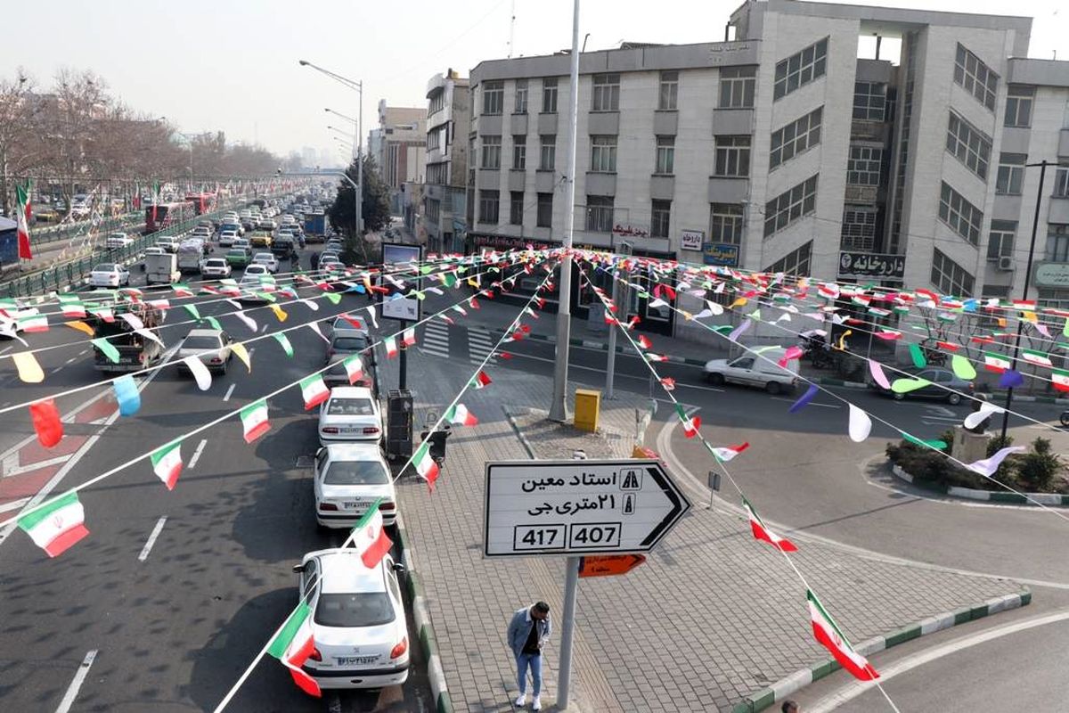 آماده سازی خیابان آزادی به عنوان میزبان اصلی آماده راهپیمایی ۲۲ بهمن+ عکس