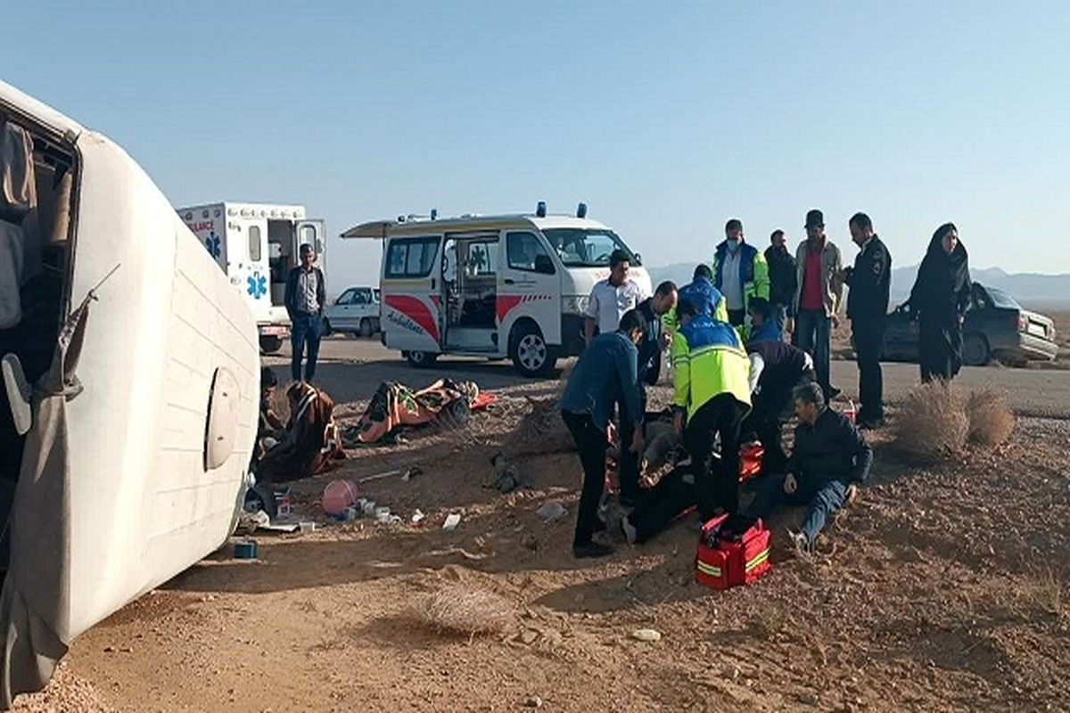 ۶ مصدوم در واژگونی مینی بوس در محور عشق آباد- طبس