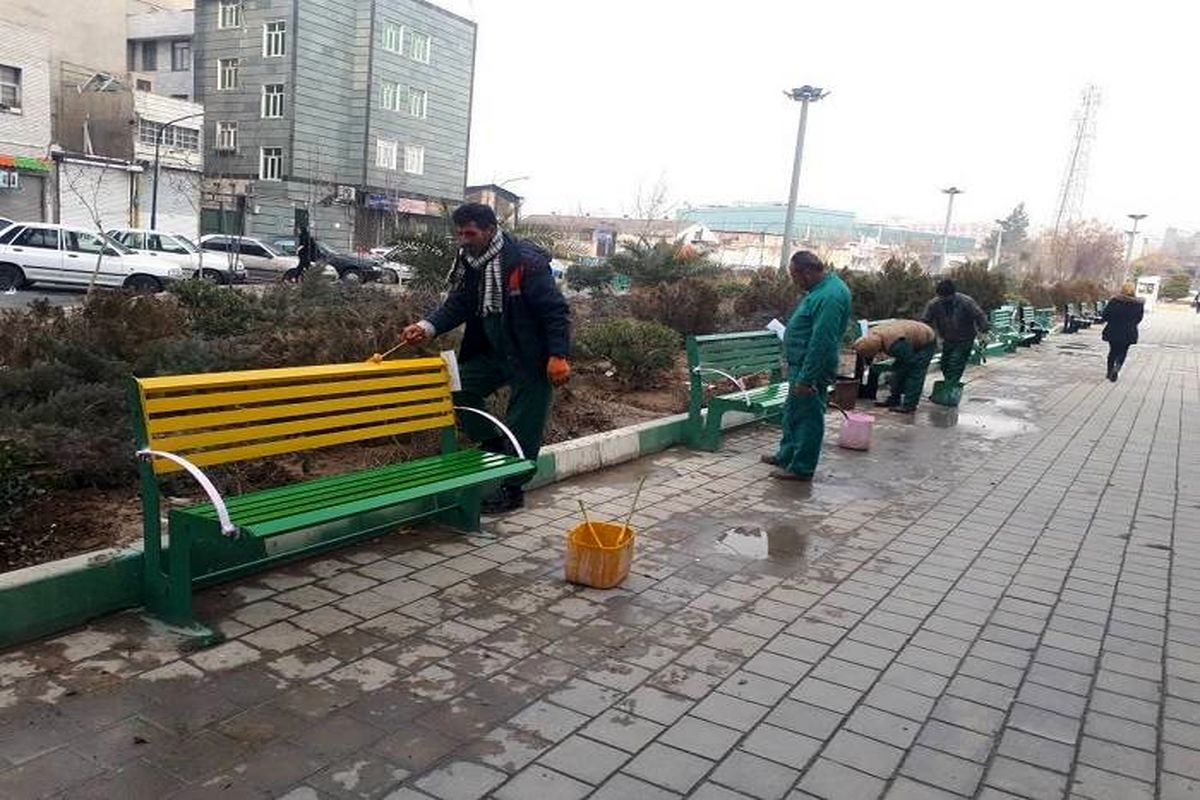 نیمکت بوستان های منطقه ۱۷ رنگارنگ شد