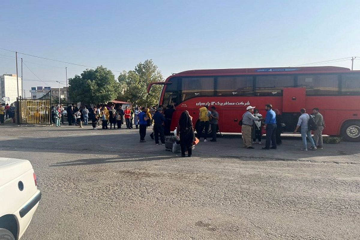 مسافران ناوگان حمل و نقل عمومی از دفاتر شرکت های حمل و نقل مسافربری، بلیت تهیه کنند