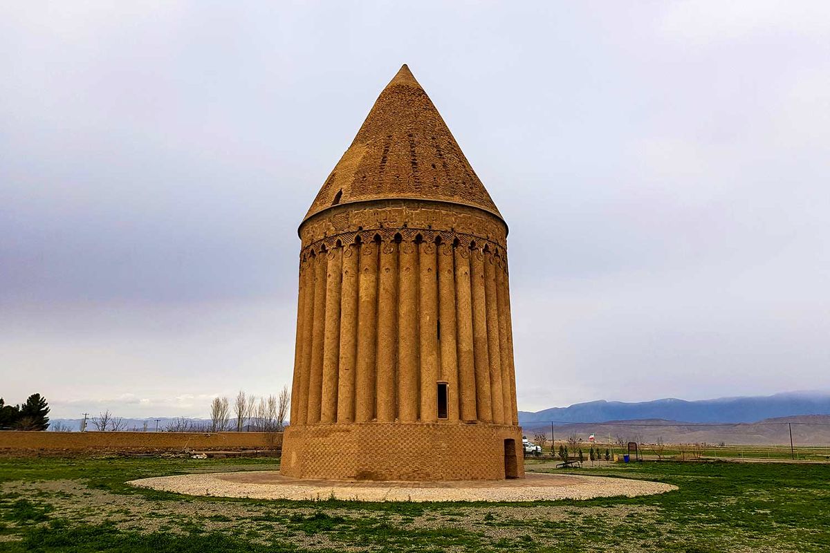 میل رادکان، یادگار خواجه نصیر الدین طوسی