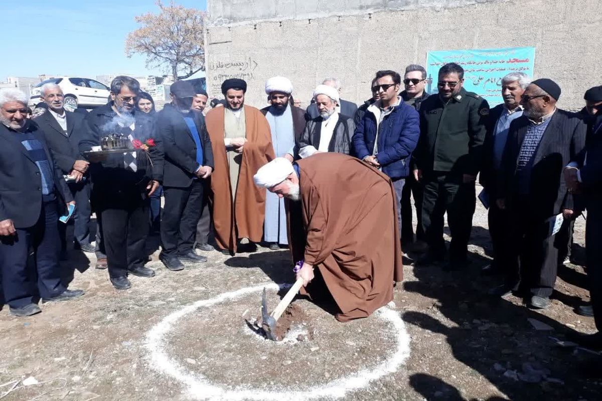 ساخت مسجد جامع امام علی (ع) توسط یک نیکوکار در روستای شترک آغاز شد