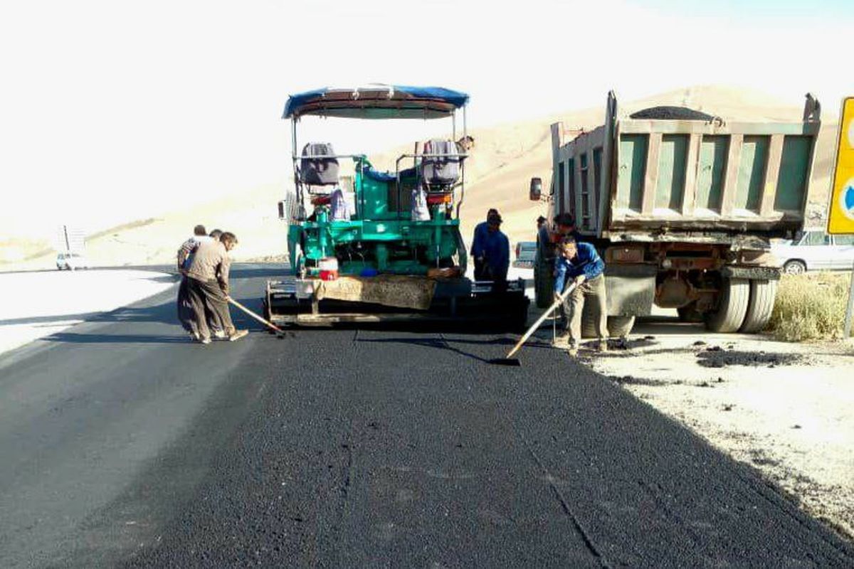 آغاز عملیات روکش آسفالت محور سه راهی لاجان تا روستای پسوه پیرانشهر به طول ۱۰ کیلومتر