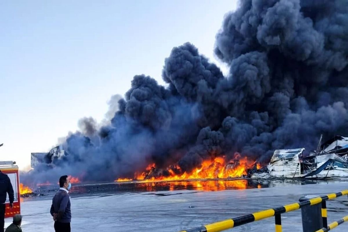 آتش‌سوزی در انبار روغن خودرو در جاده سیاخ دارنگون مهارشد