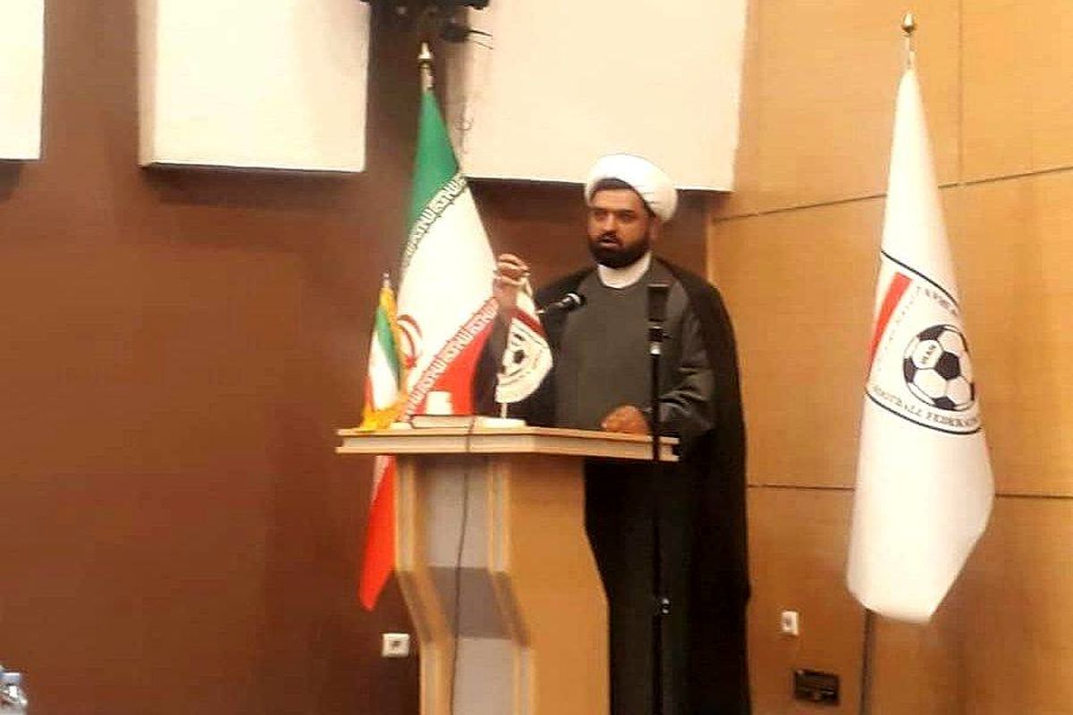 در نشست هم اندیشی معاونت فرهنگی باشگاههای فوتبال مطرح شد:
طراحی برنامه های مبتکرانه  فرهنگی در باشگاه ها یک نیاز ضروری است