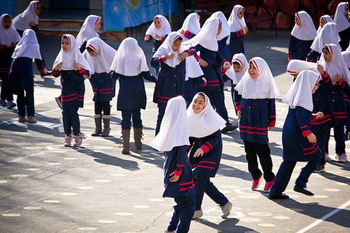 تهیه لباس فرم برای دانش آموزان الزامی نیست