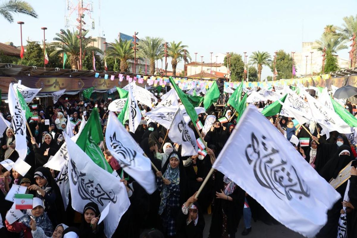 اجتماع بزرگ دختران انقلاب در پیاده راه فرهنگی رشت