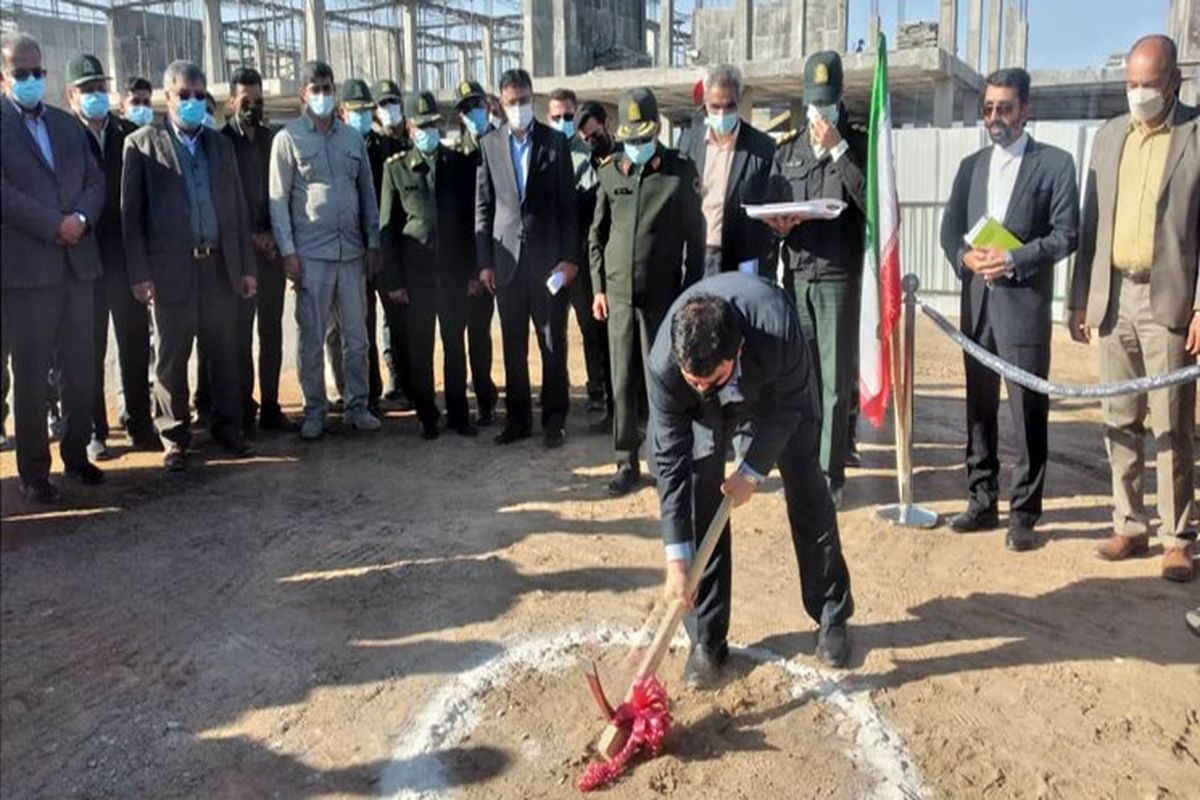 وزیرجهادکشاورزی کلنگ ساخت ١٠٠٢ واحد مسکونی را در زاهدان به زمین زد