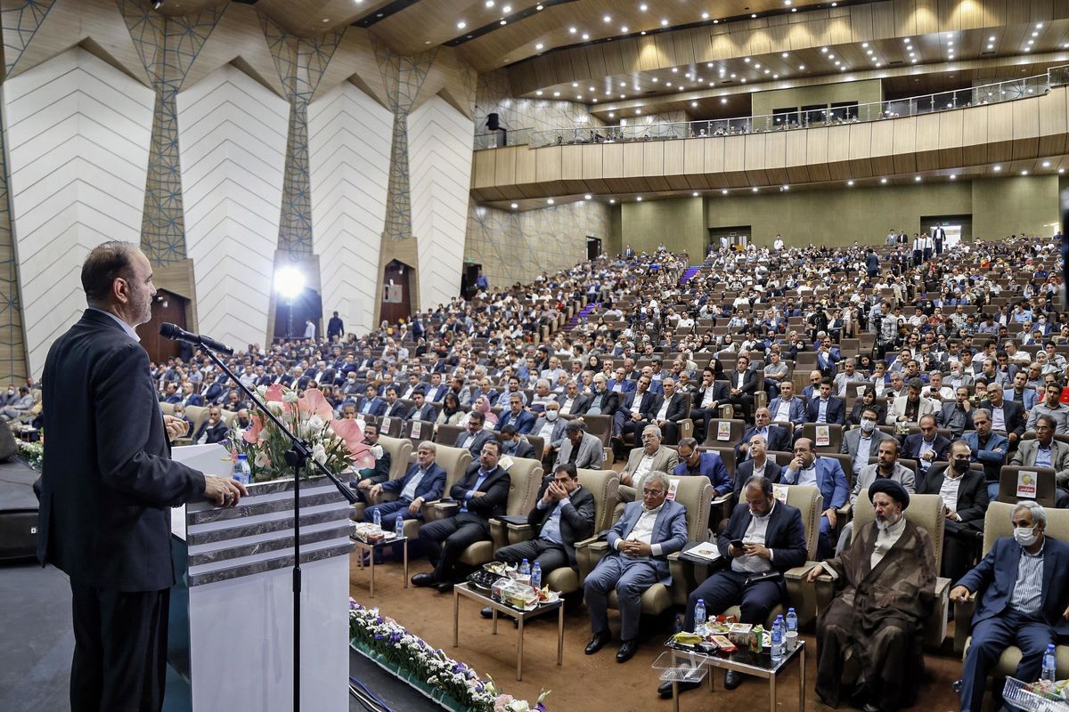 صاحبان صنایع در مقابل تحریم ها تولید را سرافراز نگه داشتند