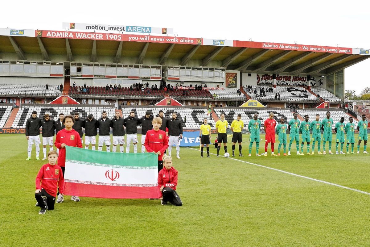 ایران حقش را درون زمین گرفته است؛ فوتبال را سیاسی نکنید!