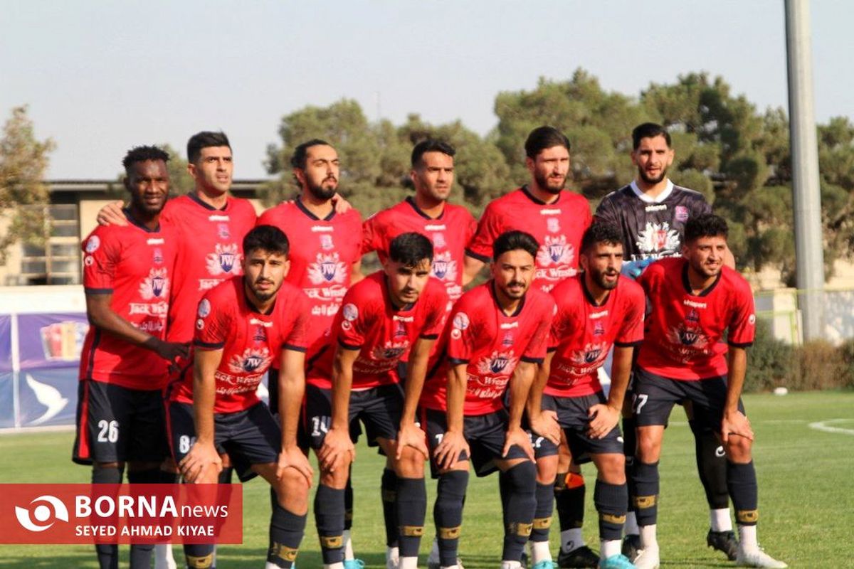 هدیه نساجی به پرسپولیس