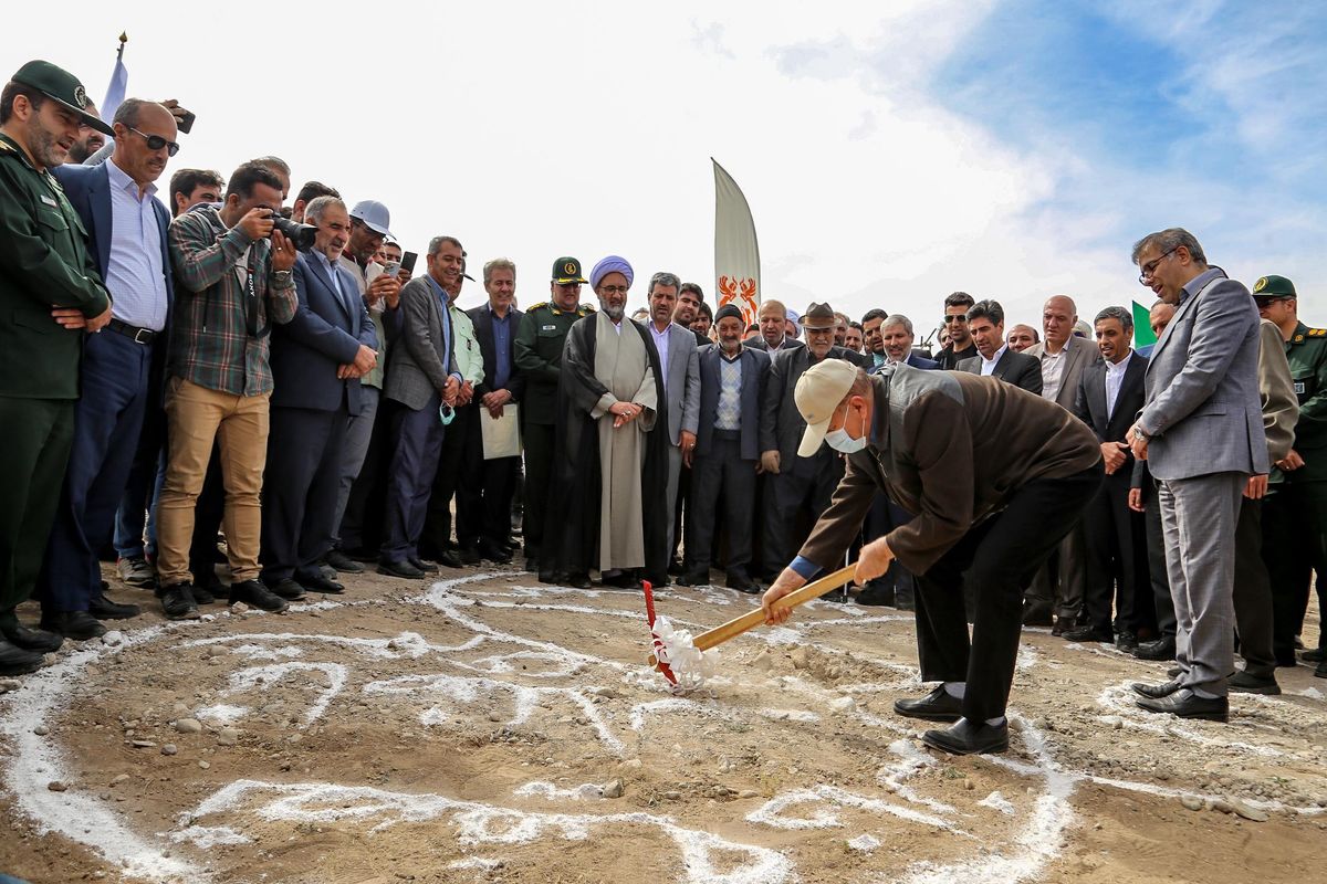 ۲ هزار و ۴۲۰ میلیارد تومان طرح عمرانی و ورزشی در ورزقان کلنگ‌زنی شد