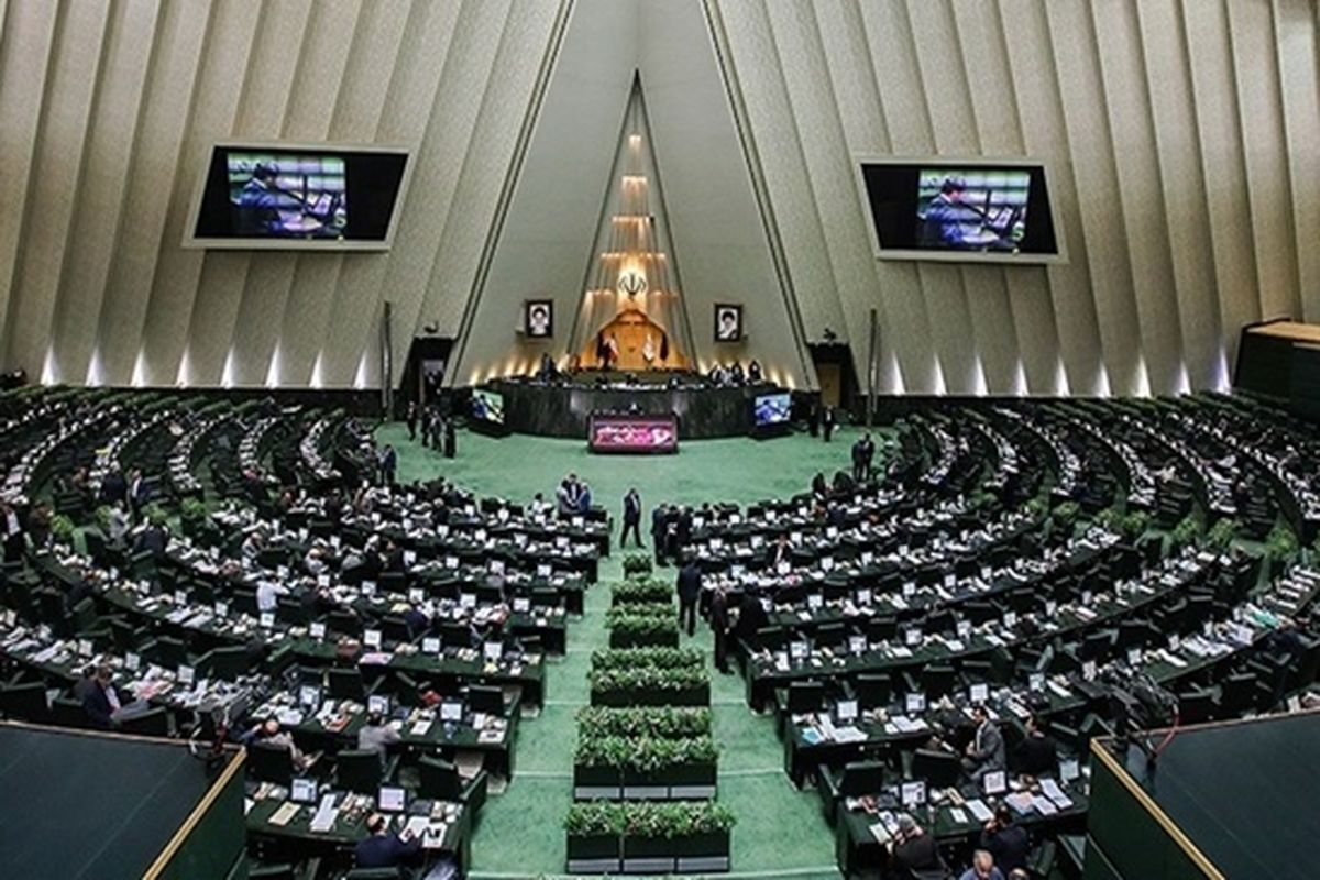 نماینده اراک:  انصاف این است که ملاک ما برای قضاوت فاطمی امین مستندات، شاخص ها و اعداد و ارقام باشد