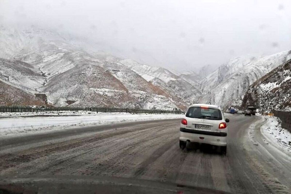 بارش برف و باران در جاده‌های ۱۲ استان/ مسافران و کاربران جاده احتیاط کنند