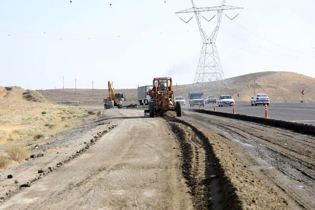 آغاز عملیات آسفالت ۵ کیلومتر از قطعه چهار بزرگراه زابل- زاهدان