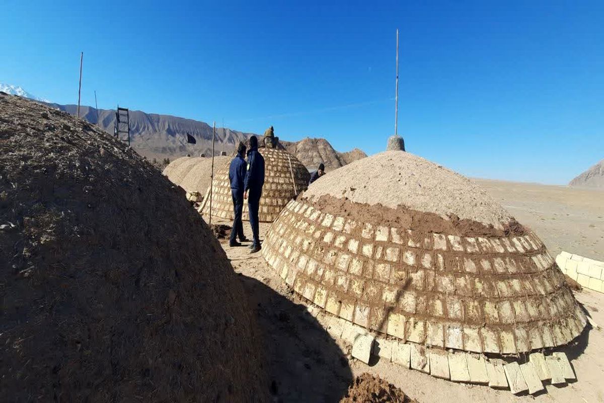 آغاز مرمت پشت بام تکیه روستای گزک در راین