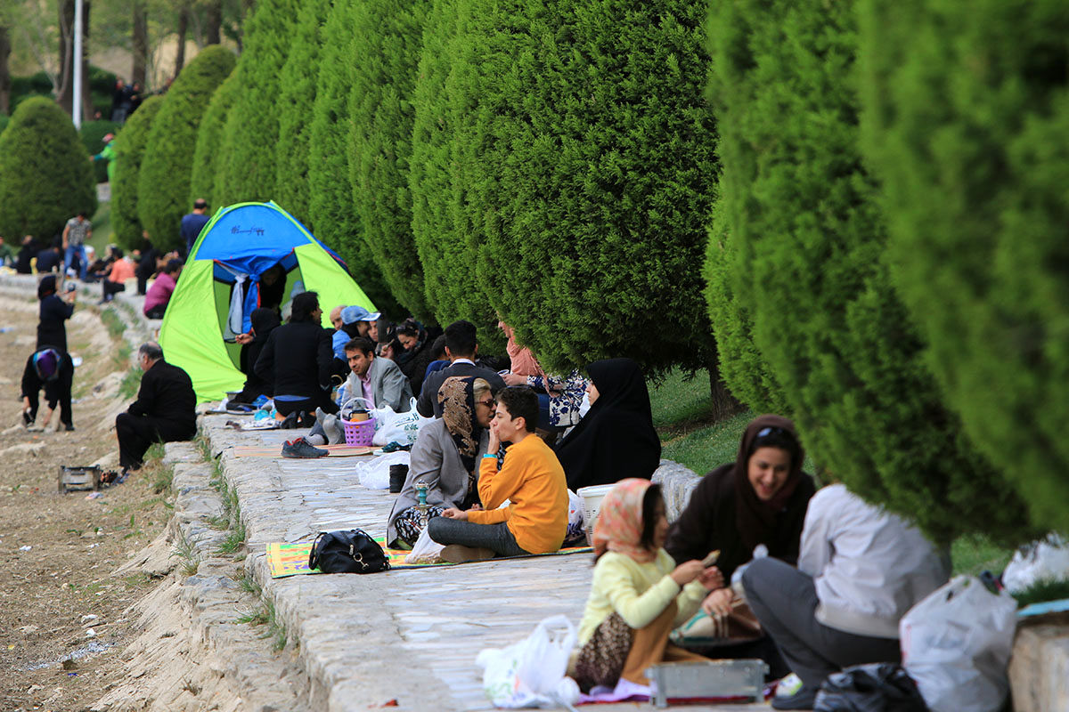 برگزاری جشن دهکده بهار ایران در بوستان آزادگان/  آمادگی ۱۵۲ بوستان در روز سیزده بدر