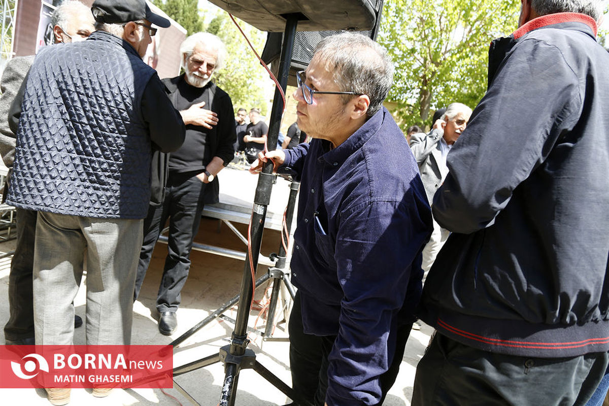 مازیار لرستانی با چهره جدید در مراسم خاکسپاری مرحوم پوراحمد+ تصویر