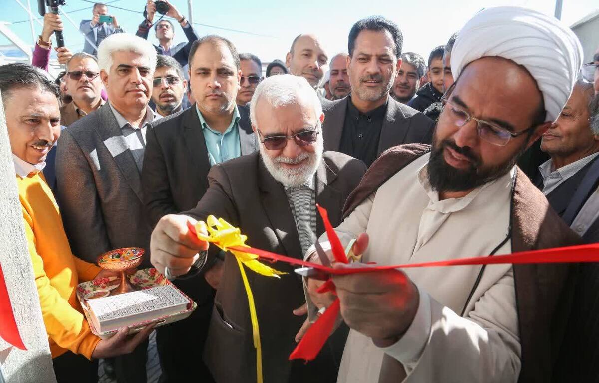 ۲۰ طرح دو منظوره مسکن و سامانه خورشیدی مددجویان در قناتغستان ماهانِ کرمان افتتاح شد