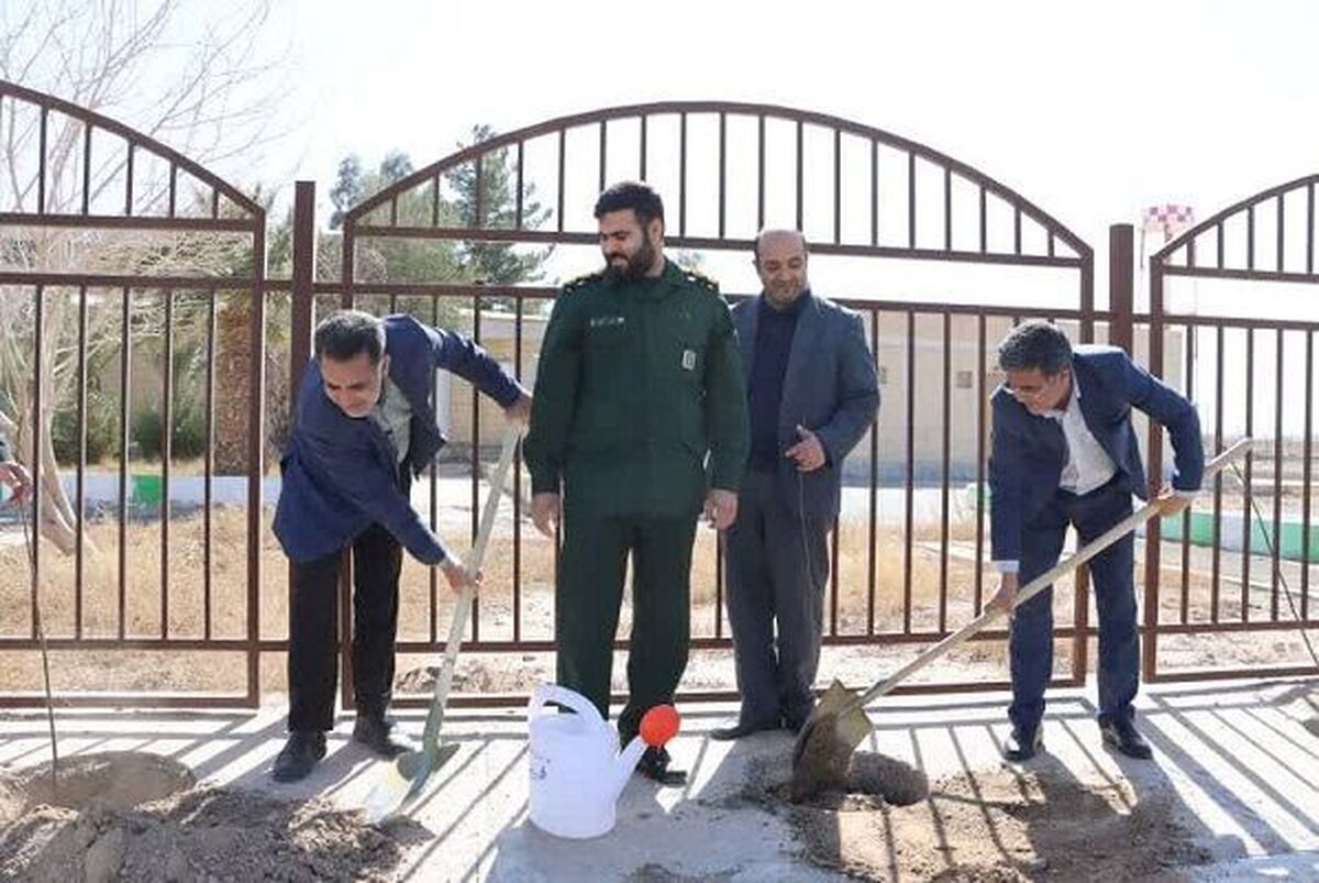 مشارکت فرودگاه بین المللی زاهدان در طرح مردمی کاشت یک میلیارد درخت