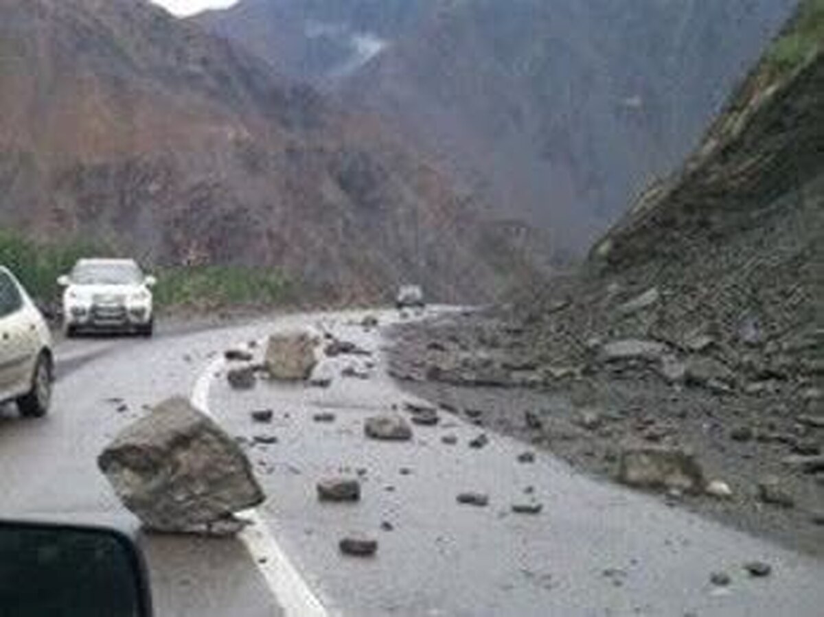 ريزش کوه در جاده برغان