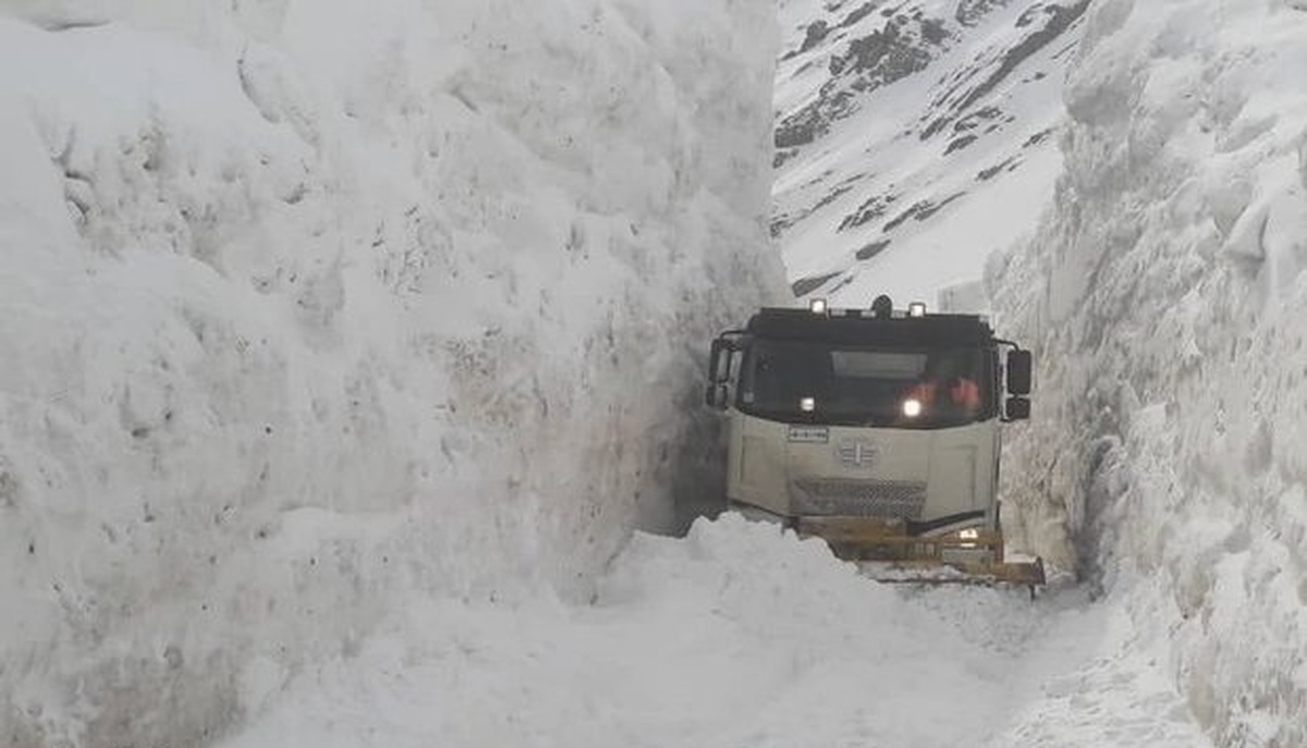 محور برفگیر کندوان پس از ۹ ساعت انسداد بازگشایی شد