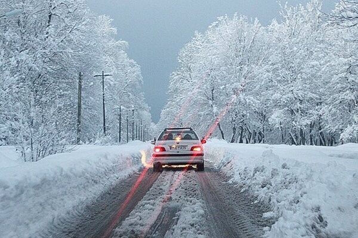 بارش برف و باران در برخی از محورهای استان‌های اردبیل، زنجان، تهران و مرکزی