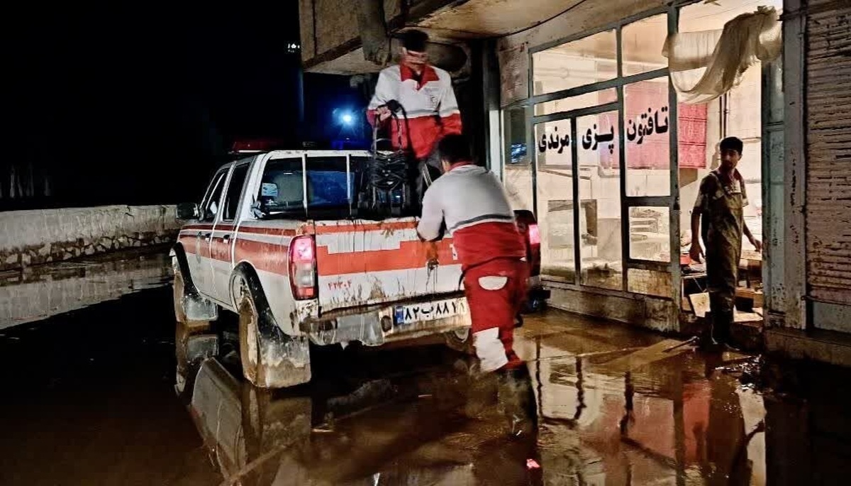 استقرار امدادگران هلال احمر کهگیلویه و بویراحمد در مناطق بحران‌زای سیل